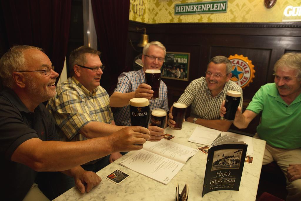 Hajo'S Germania Lodge & Irish Pub Ruedesheim am Rhein Ngoại thất bức ảnh